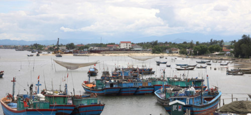 Một góc cảng Cửa Việt (thị trấn Cửa Việt, huyện Gio Linh, Quảng Trị). Một góc cảng Cửa Việt (thị trấn Cửa Việt, huyện Gio Linh, Quảng Trị).