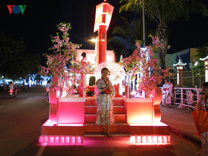 Những nghệ sỹ trong trang phục Kimono đặc trưng của Nhật Bản. Những nghệ sỹ trong trang phục Kimono đặc trưng của Nhật Bản.