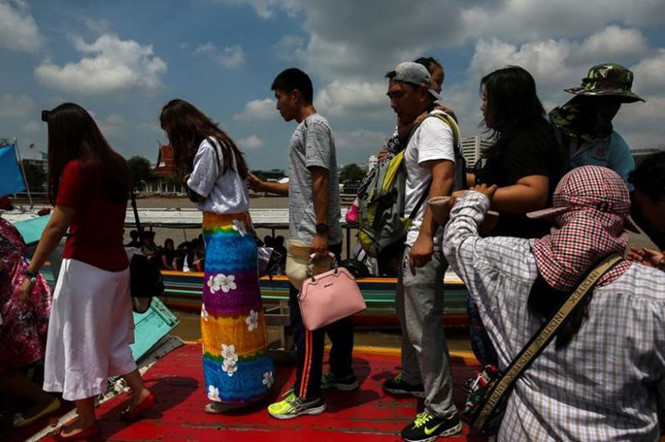 Một nhóm du khách tham quan thủ đô Bangkok