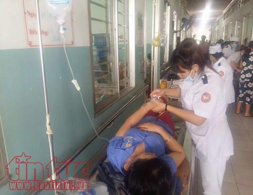 Một công nhân của công ty TNHH quốc tế Smart Elegant International VN cấp cứu tại Bệnh viện đa khoa khu vực Hóc Môn. Một công nhân của công ty TNHH quốc tế Smart Elegant International VN cấp cứu tại Bệnh viện đa khoa khu vực Hóc Môn.