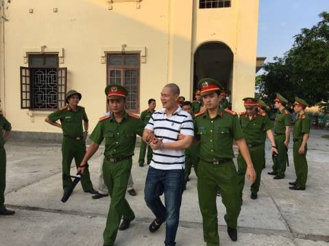 Bị cáo Hồ Sự Cơ vẫn cười sau khi lãnh án tử hình