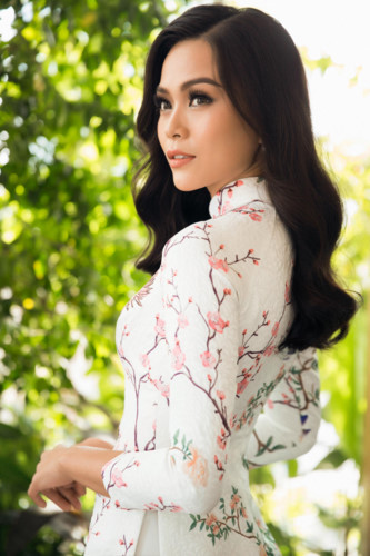 Chân dài từng được ví von là sở hữu gương mặt ăn ảnh như hoa hậu khi xuất hiện trên sân khấu thời trang.