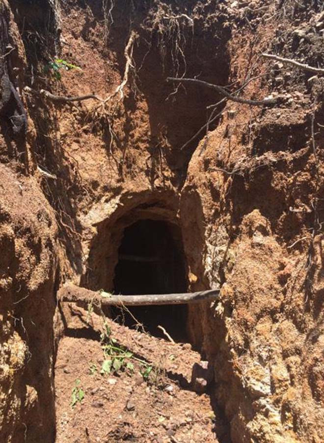 Một hầm vàng mới được các vàng tặc đào sâu vào trong lòng đất. Ảnh: Văn Ngọc Một hầm vàng mới được các vàng tặc đào sâu vào trong lòng đất. Ảnh: Văn Ngọc