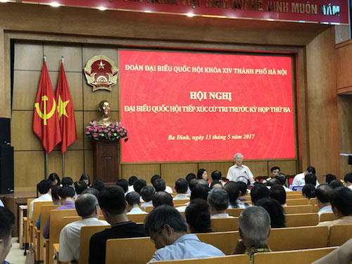 Quang cảnh buổi tiếp xúc cử tri. Quang cảnh buổi tiếp xúc cử tri.