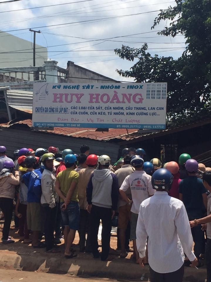 Thi thể thứ 12 được tìm thấy tại xưởng cơ khí Huy Hoàng. Ảnh: Q.T