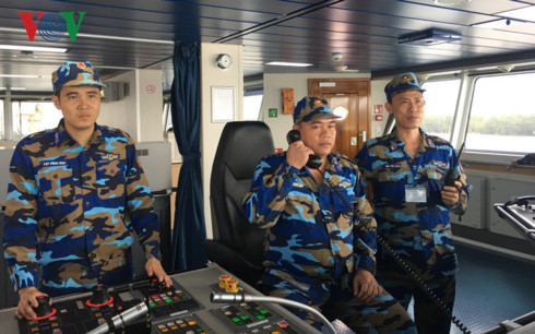 Đại tá Ngô Bình Minh, Tư lệnh BTL Vùng CSB1 (ngoài cùng bên phải) chỉ huy chuyến hành trình.