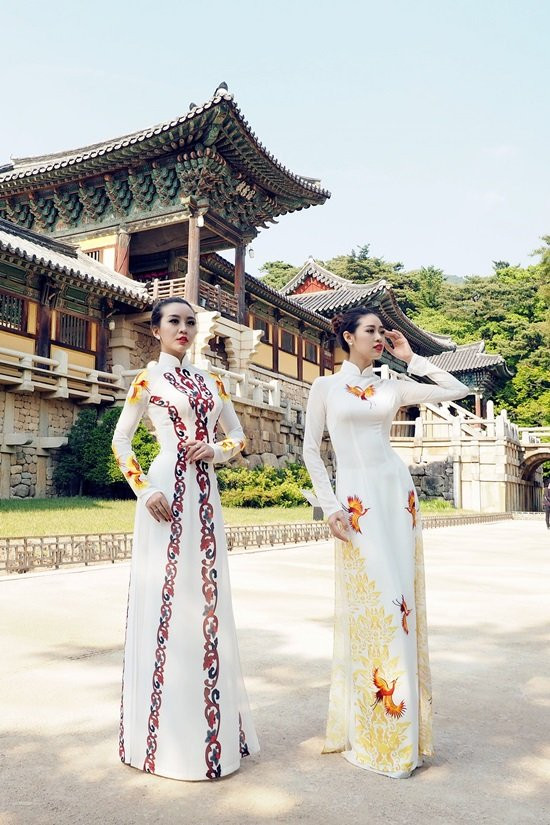 Hương Sắc Việt Nam chụp tại Bulguksa (hay còn gọi là Phật Quốc Tự) - một trong những di tích được Unesco công nhận là di sản thế giới. Bulguksa là một ngôi chủa cổ ở tỉnh Bắc Gyeongsang. Hương Sắc Việt Nam chụp tại Bulguksa (hay còn gọi là Phật Quốc Tự) - một trong những di tích được Unesco công nhận là di sản thế giới. Bulguksa là một ngôi chủa cổ ở tỉnh Bắc Gyeongsang.