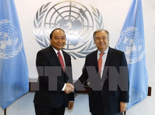 Thủ tướng Nguyễn Xuân Phúc gặp Tổng Thư ký Liên hợp quốc Antonio Guterres. (Ảnh: Thống Nhất/TTXVN) Thủ tướng Nguyễn Xuân Phúc gặp Tổng Thư ký Liên hợp quốc Antonio Guterres. (Ảnh: Thống Nhất/TTXVN)