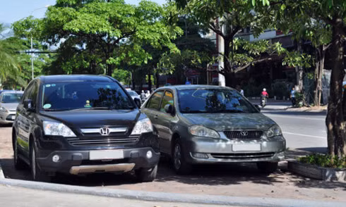 Mùa hè bạn nên đỗ xe vào những chỗ có bóng mát ngay khi có thể.