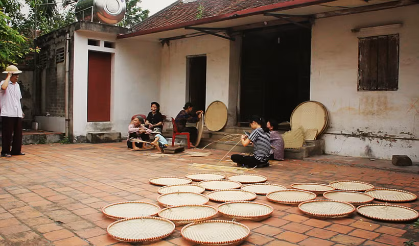  Không khí đan lát xôm tụ ở ngôi làng này