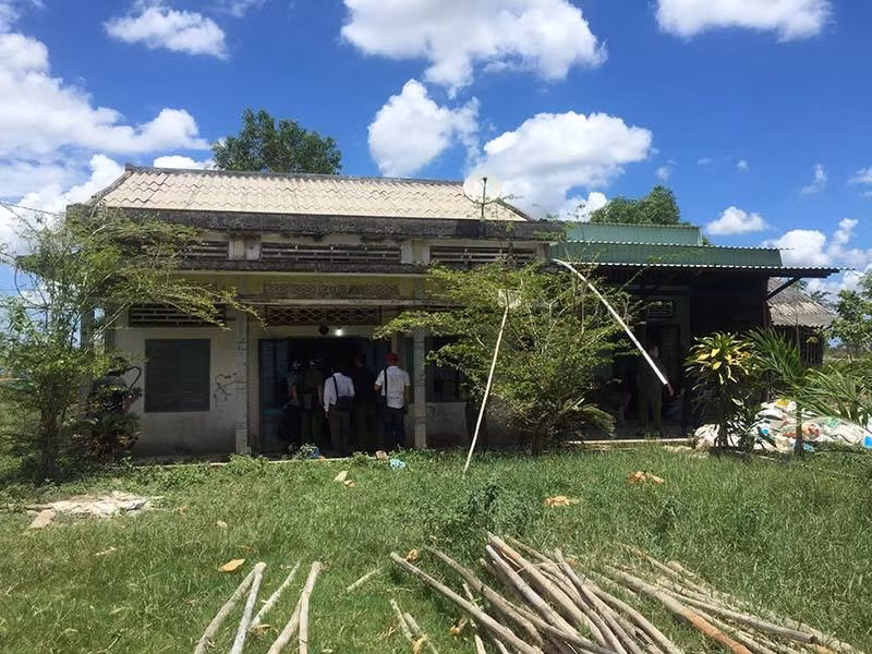  Ngôi nhà nghi can cố thủ