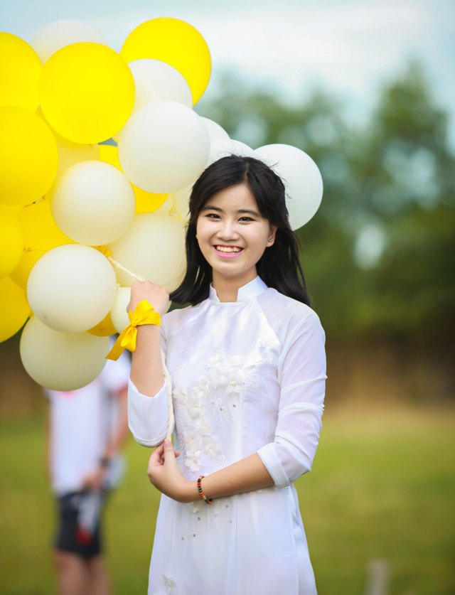 Đặng Thúy Quỳnh từng bỏ ý định du học vì khó khăn tài chính. Đặng Thúy Quỳnh từng bỏ ý định du học vì khó khăn tài chính.