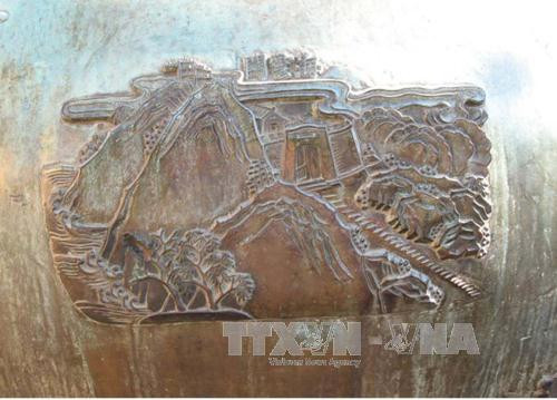 Hình ảnh Hải Vân Quan trên Dụ Đỉnh - Đại Nội Huế. Hình ảnh Hải Vân Quan trên Dụ Đỉnh - Đại Nội Huế.