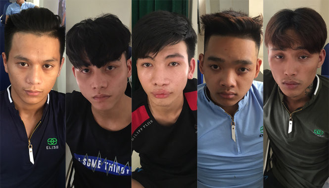 5 nghi phạm bị bắt giữ tại cơ quan công an - Ảnh: Công an cung cấp