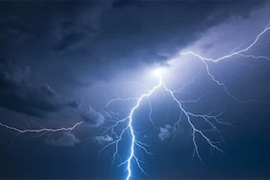 Sét đánh khiến 3 người thương vong