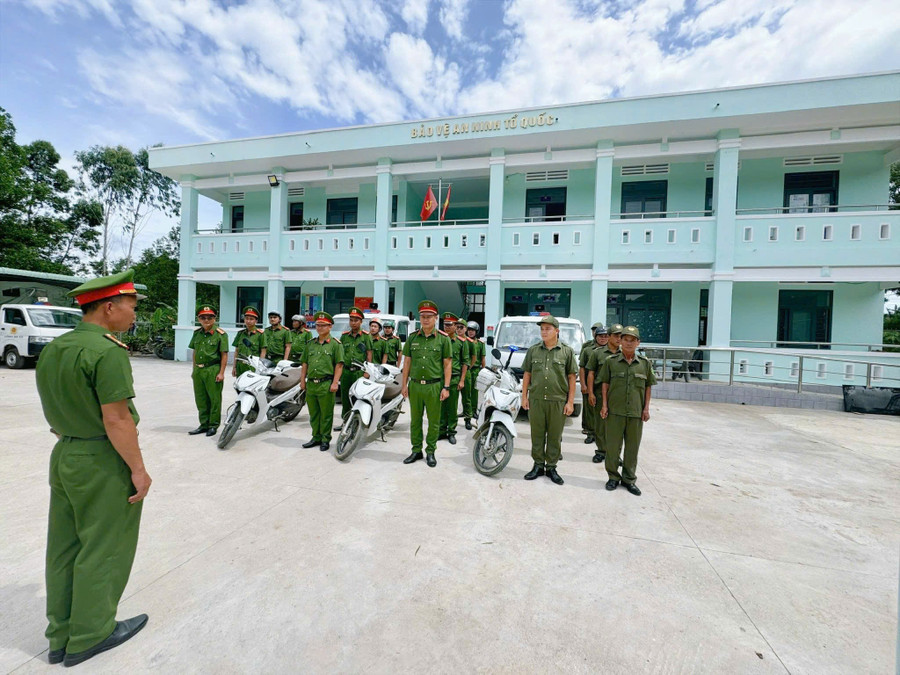 Công an xã Canh Vinh triển khai lực lượng tuần tra địa bàn, tấn công trấn áp tội phạm. Ảnh: ĐVCC cong-an-xa-canh-vinh-trien-khai-tuan-tra-dia-ban.jpg