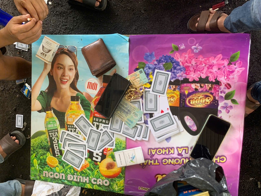 Tang vật thu giữ tại hiện trường. Ảnh: ĐVCC 2.jpg