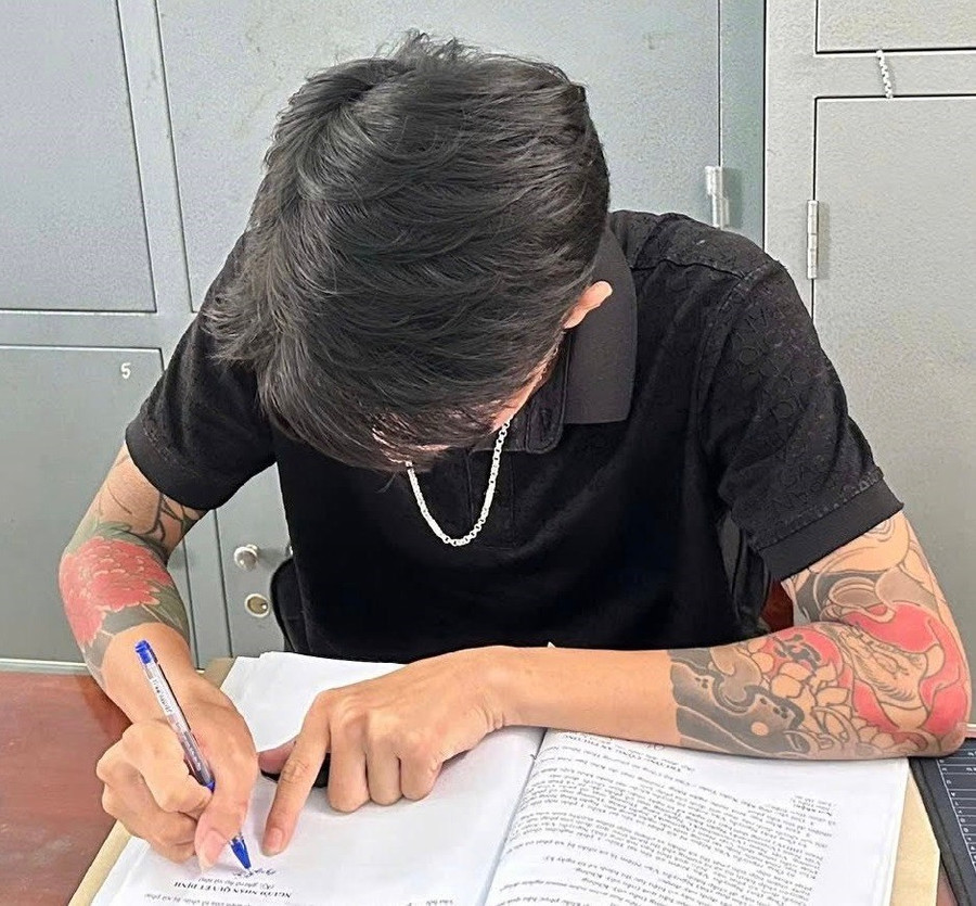 Nguyễn Văn N. tại cơ quan Công an. Ảnh: ĐVCC xu-phat-thanh-nien-dot-phao.jpg