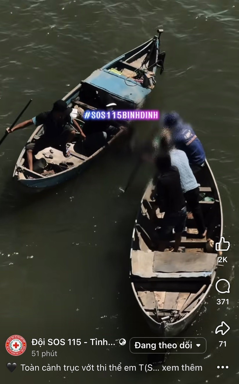 Người dân và gia đình trục vớt thi thể chị T. Ảnh: Đội SOS Bình Định 3-7545.jpg