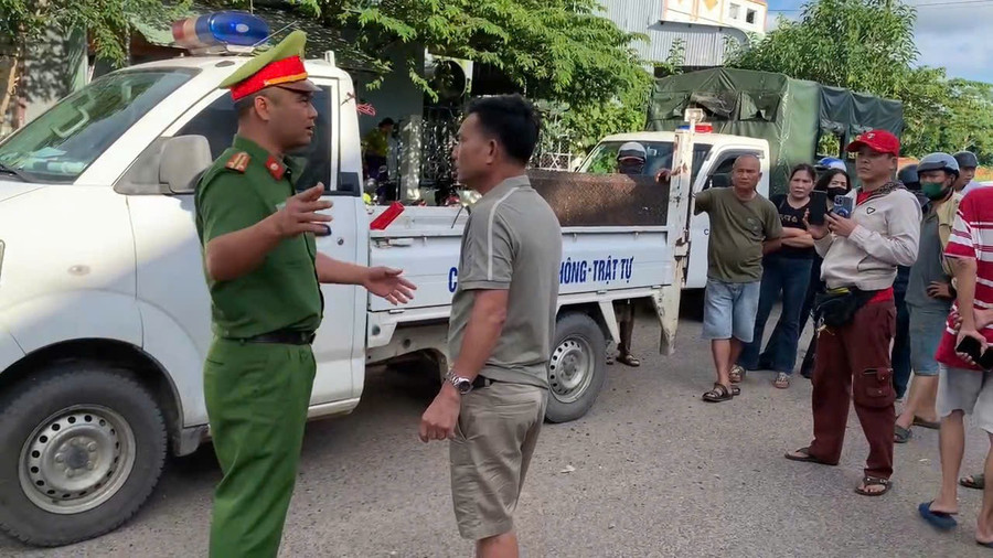 Công an phường An Khê có mặt tại hiện trường để giải quyết sự việc. Ảnh: ĐVCC hai-doi-tuong-vao-thoi-diem-thuc-hien-hanh-vi.jpg