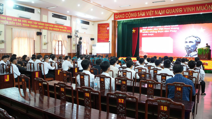Quang cảnh buổi gặp mặt. Ảnh: Man Đức Dũng 4.jpg