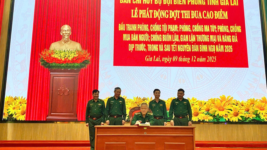 Подписание соглашения о признании боевом соперничестве между подразделениями. Фото: Тхань Бинь ky-ket-giao-uoc.jpg