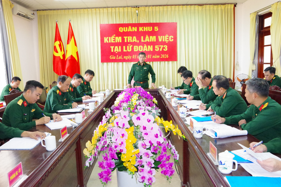 quang-canh-buoi-lam-viec.jpg
