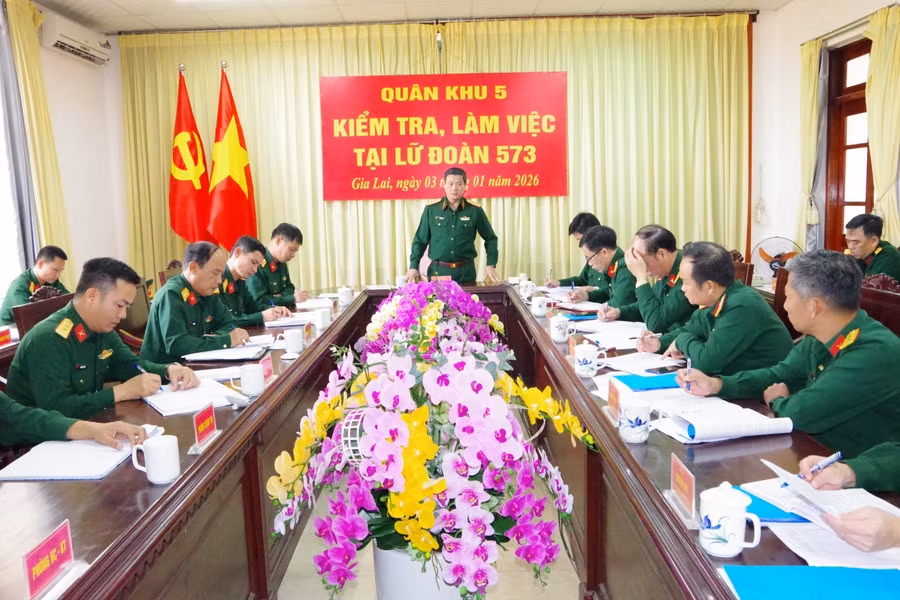quang-canh-buoi-lam-viec.jpg