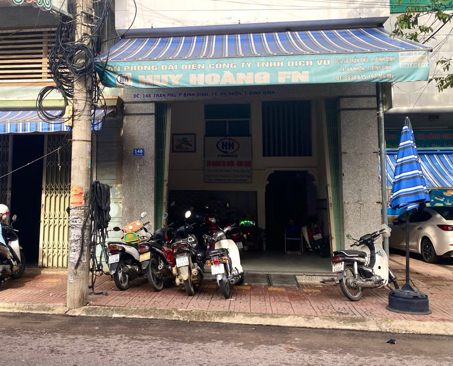 Một văn phòng của Công ty TNHH dịch vụ Huy Hoàng FN tại phường Bình Định, tỉnh Gia Lai. Ảnh: Nguyễn Chơn van-phong-cong-ty-huy-hoang-fn.jpg