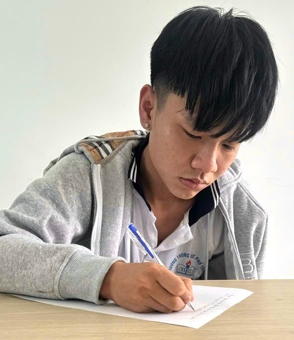 Đối tượng Vỹ tại cơ quan Công an. Ảnh: ĐVCC doi-tuong-vy.jpg