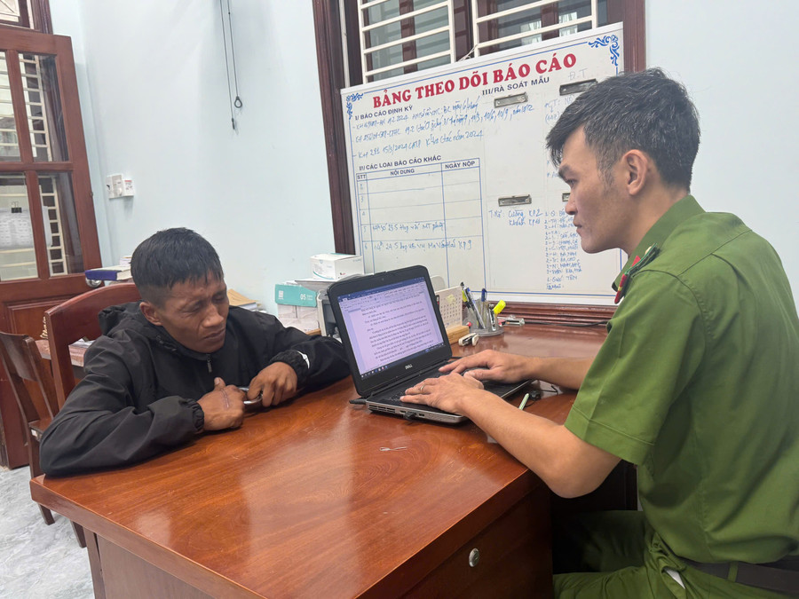 Đối tượng Nguyễn Minh Kiệt tại cơ quan Công an. Ảnh: ĐVCC 1.jpg