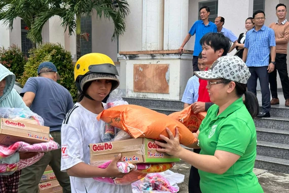 Cơ sở thiện nguyện Từ Tâm hỗ trợ khẩn cấp 200 phần quà cho người dân vùng lũ