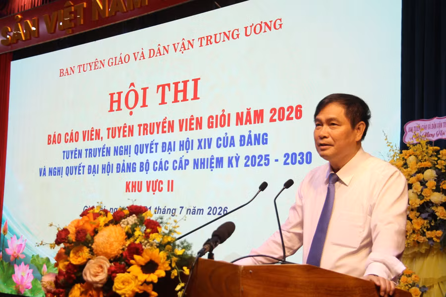 phan-xuan-thuy.jpg