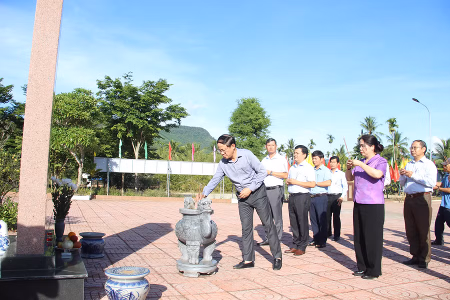 dang-huong-khu-di-tich.jpg