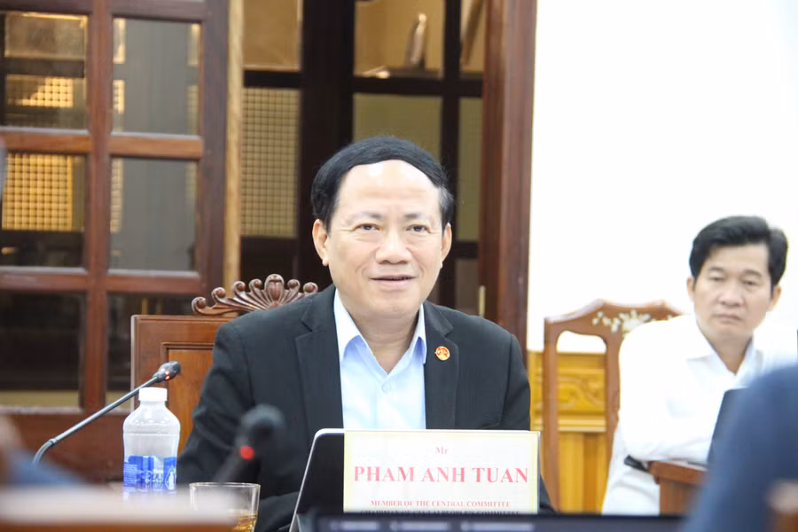 chu-tich-tinh-phat-bieu.jpg