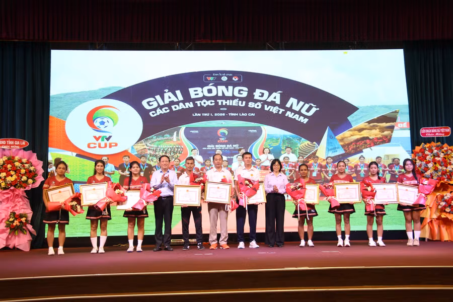 cau-thu-huan-luyen-vien.jpg