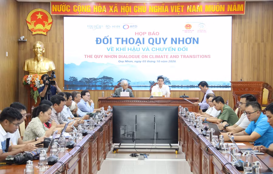 quang-canh-hop-bao.jpg