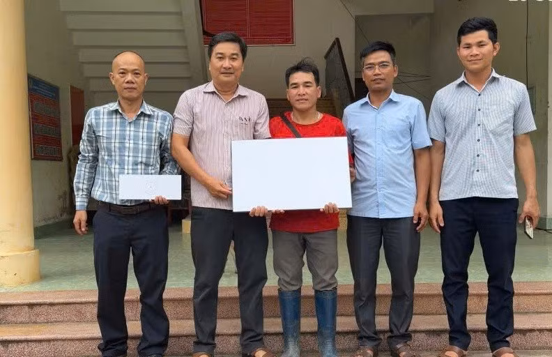 ban-giao-thiet-bi.jpg