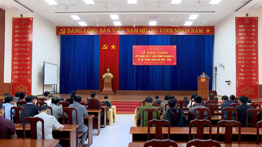 quang-canh-le-khai-giang.jpg
