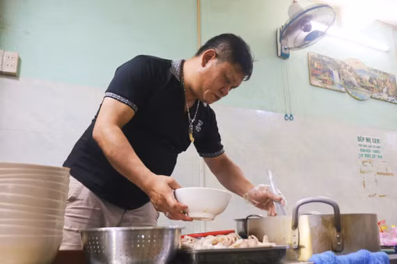 Quán cháo lòng qua nửa thế kỷ ở phố Núi 