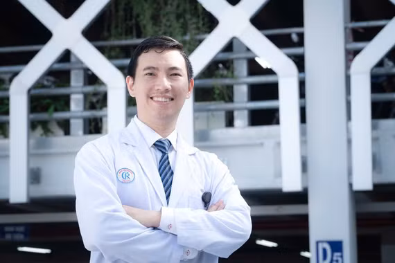 Em bé chào đời trên chuyến bay đến TPHCM nhờ ê-kip 'dã chiến'