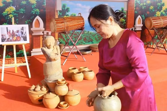 Sau 4 năm ghi danh, gốm Chăm càng cần bảo vệ khẩn cấp hơn