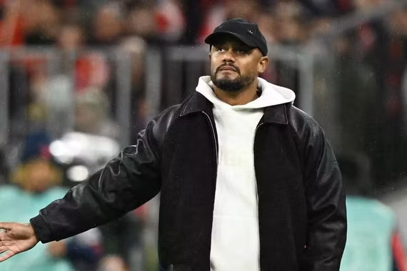 HLV Kompany nhập viện khẩn cấp vì ngã gục trên sân tập, Bayern Munich thông báo nóng