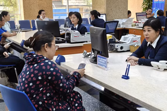 Ngân hàng chia sẻ lợi ích với khách hàng