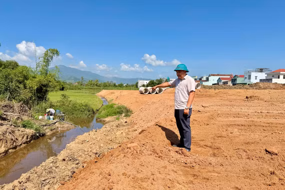 Lo ngập úng tại khu tái định cư Thượng Giang 2