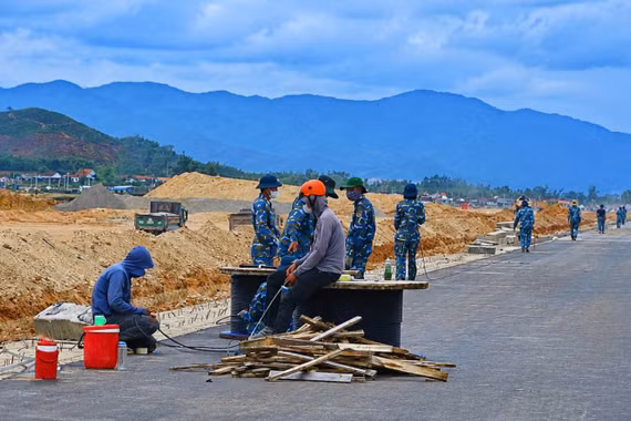 Đường cất hạ cánh số 2 Cảng hàng không Phù Cát: Chạy nước rút trước giờ bay hiệu chuẩn