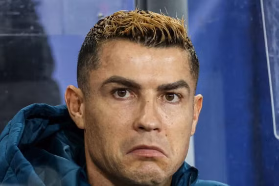 HLV Bồ Đào Nha nói gì về cáo buộc dài 10 trang của Ronaldo?
