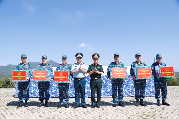 Trường Sĩ quan Không quân diễn tập bắn, ném bom đạn thật trên máy bay Yak-130 và L-39NG.