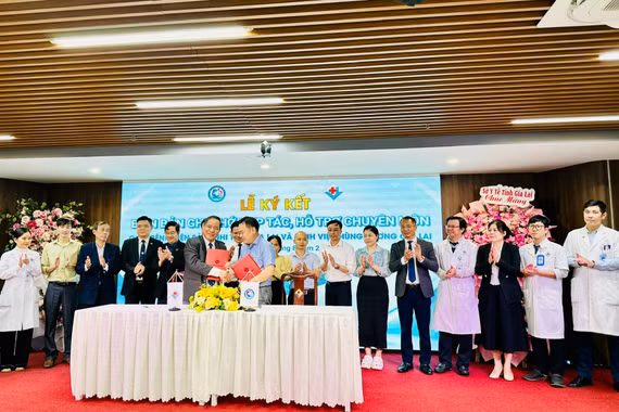 Bệnh viện Sản - Nhi tỉnh và Bệnh viện Hùng Vương Gia Lai ký kết hỗ trợ chuyên môn