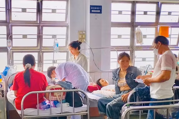An Khê khẩn trương xác minh vụ trên 100 người nhập viện nghi ngộ độc thực phẩm
